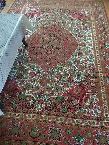 Xalça – klassik Şərq üslubu - Naxış: mərkəzi gülabədəsli medalyon və