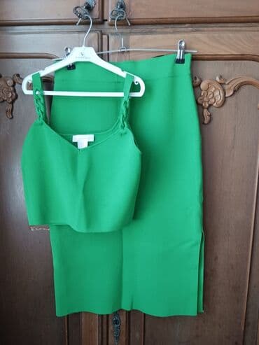 dəst geyimlər: Qadin geyimi yeni Dest yasil reng olcusu 36(S) qiymeti 50 man — 1