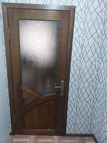 2107 qapi: Ağac çərçivəli şüşəli otaq qapısı - Material: təbii ağac çərçivə — 10