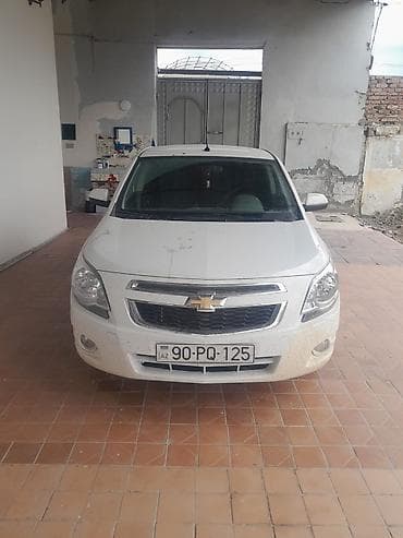 teker diskler: Chevrolet Cobalt sedan - Kuzov: 4 qapılı sedan, ağ rəng - Mühərrik — 1