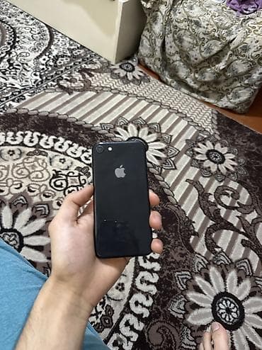 sony a 7 3: IPhone 8, Qara, Barmaq izi — 3