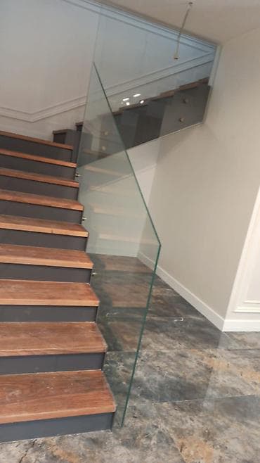 Pilləkən məhəccərləri: Şüşə məhəccər – pilləkənlər üçün minimalist və müasir dizayn - — 1