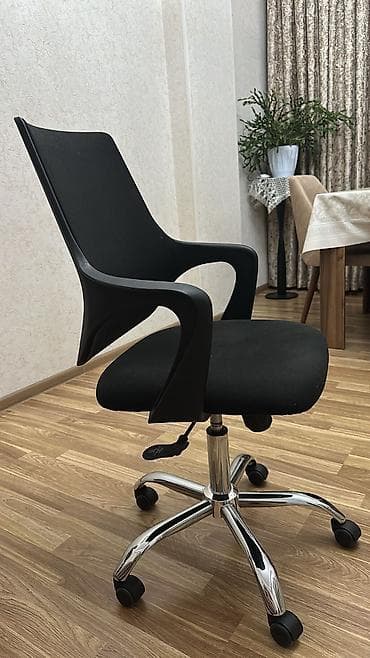 Erqonomik ofis kreslosu Ofis kreslosu satilir‼️ 60 azn yeni kimidi