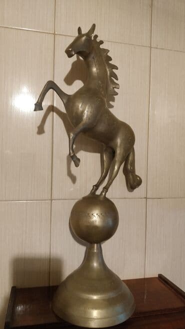 qizil onluq qiymeti 2019: At heykəli. Əlvan metaldan hazırlanmışdır. Əl işidir. Hündürlüyü 60 — 3