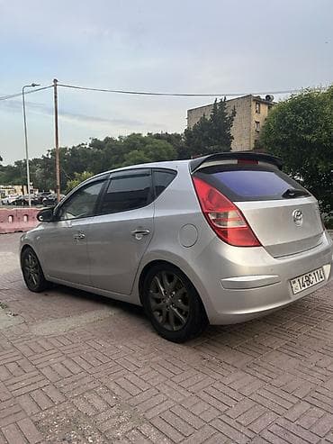 015 disk: - Təkərlər: tünd rəngli yüngül lehimli disklər, aşağı profilli şinlər — 2