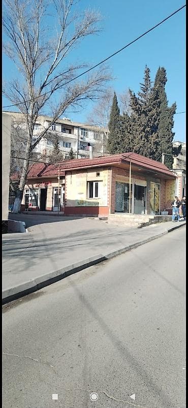 Kafe icarəyə verilir – Yol kənarında ayrıca tikili, vitrinli giriş –