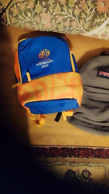 Diqqət 2 canta. 1- i tam təzədir. 10 man 1- isə az işlənib. tam