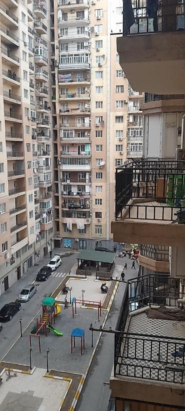 ev menzil: Yeni yasamal Əsəd Əhmədov küçəsi üzrə yerləşən 22 mərtəbəli binanın 8 — 9