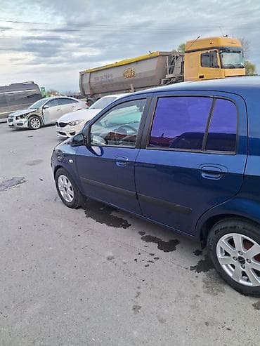 avtomobil ehtiyat hisseleri kreditle: Hyundai Getz, göy rəng, 5 qapı, hetçbek. Texniki və xüsusiyyətlər: - — 3