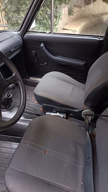 ваза стеклянная прозрачная высокая без узора: ВАЗ (ЛАДА) 2106: 1.5 л | 2004 г. Седан — 3