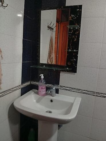 Hamam üçün lavabolar və güzgü dəstləri - Aşağıdan dayaq ayaqlı