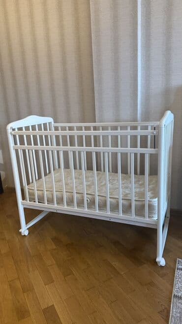 Ev üçün dekor: Oğlan və qız üçün, Dördbucaq, Beşik, Dəstsiz, Matras ilə, Yellənmə mexanizm ilə — 1