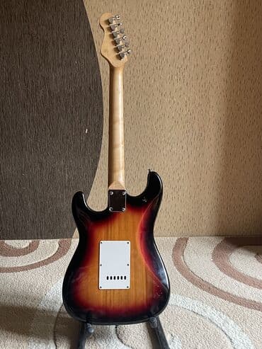 Velosiped ehtiyyat hissələri: Elektron gitara, 6 sim, İşlənmiş, Ünvandan götürmə, Pulsuz çatdırılma, Ödənişli çatdırılma — 2