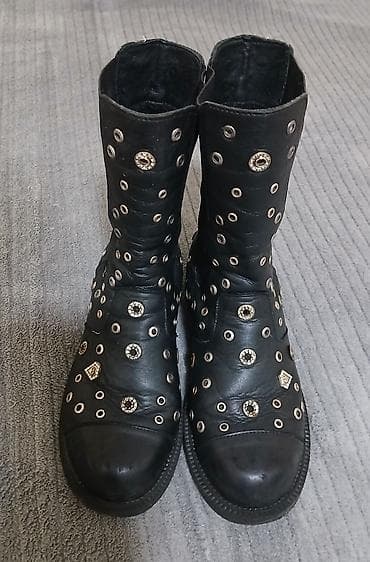 cəkməcə: Qadın üçün qara dəri çəkmə – rok/boho üslubunda, dizayna görə fərqli — 5