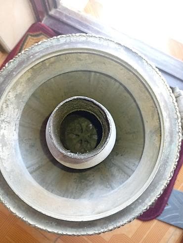 antik samovar: Antik kömür/sobaya əsaslanan samovar - Kütləvi metal gövdə, relyef — 6