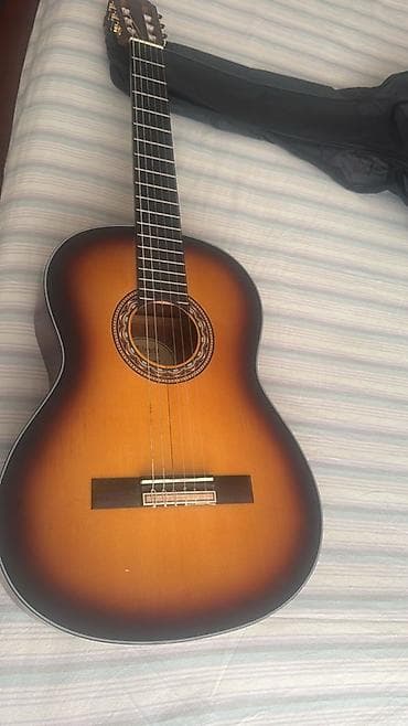 gitara simləri: Valensia model orginal Klassik gitaradır,çox az istifadə olunub — 1