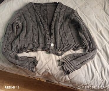 Kia: - Qısa kəsimli, düyməli, V-yaxa kardiqan - Rəng: tünd boz - Trikotaj — 2