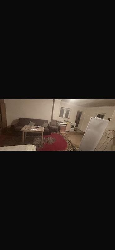 Ev 1 otaqlı tam əşyalıdır. Əzizbəyovda yerleşir