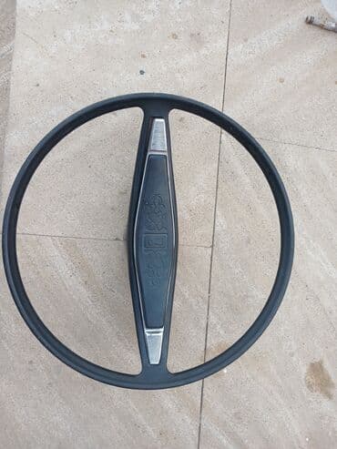 Məhsul: Klassik avtomobil sükanı Təsvir: - Dairəvi formaya malik