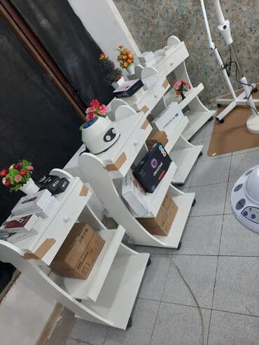 Etegerka təkərli araba Tam keffiyetli ve görünüşlü mebel etegerkalar