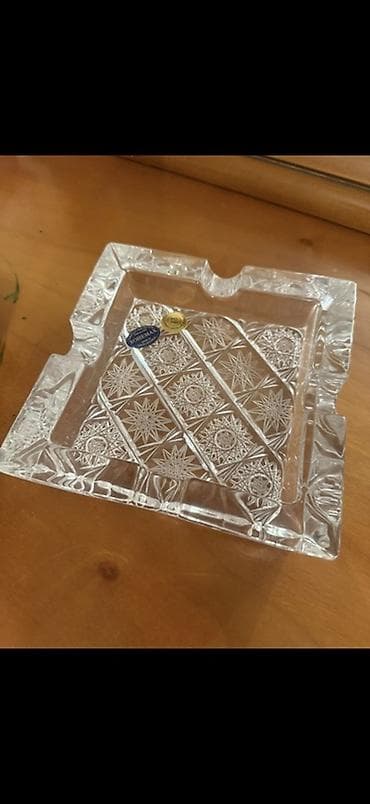 Tom, Bohemia. Kvadrat formalı kəpənək kənarlı kristal külqabı -