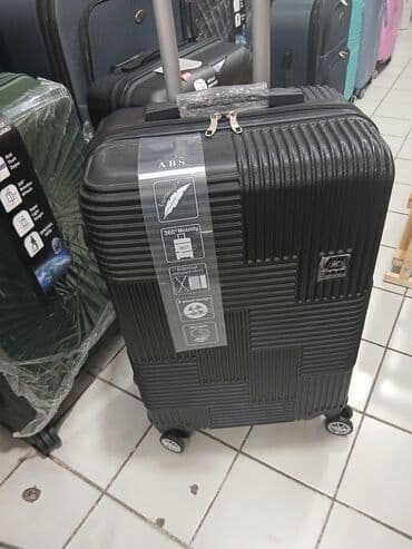 женские пластиковые чемоданы: Müxtəlif rənglərdə və ölçülərdə mövcud olan səyahət çemodanları. Bu — 7