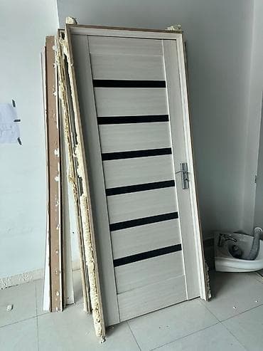 Qapi 5eded 85azn biri Nesimi ray 1375 leli Ağ-açıq rəngli interyer