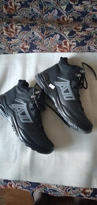 Forelli brendinin kişi botları – 42 ölçü. Tamamilə yenidir