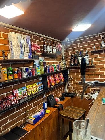 bars: Beer Room – Pub & Lunch - Yeraltı konseptli, kərpic divarlı — 9