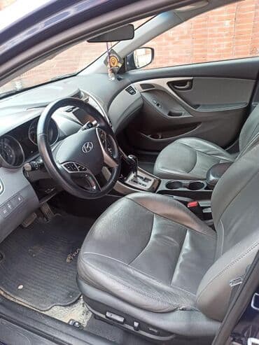 диски на зимнюю резину хендай элантра 2006: Hyundai Elantra sedan – tünd mavi rəng, aerodinamik kuzov və xrom ön — 6