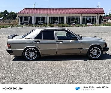diffuser satisi: Mercedes-Benz 190 (W201): 2 l | 1990 il Sedan — 2