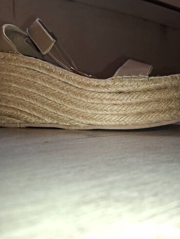 белые босоножки на тракторной подошве: Размер: 40, Новый — 17