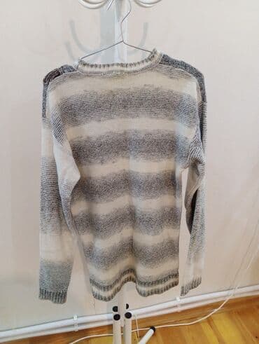 corab toxuyan masin satilir: Unisex trikotaj sviter - Rəng: boz-ağ tonlarda ombre zolaqlar - — 2