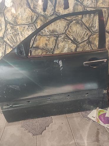 Avtomobilin ön/yan qapısı (metal “qapı skeletonu” 4 goz qapisi ezik