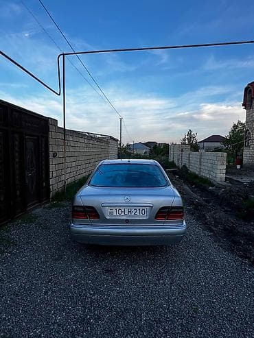 Салон: Mercedes-Benz sedan (salon şəkilləri) Xüsusiyyətlər: - Orijinal — 6