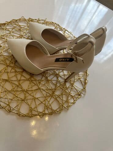 38-39 razmer yeni kimi bir defe geyinilib 30 azn