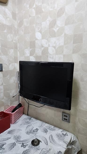 Kronşteynlər: Divar tipli kompakt LCD televizor - Təxminən 22–24 düym ekran ölçüsü — 1