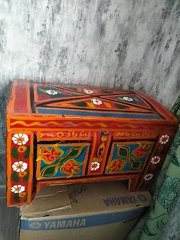 Sandıq 35 azn satılır. Əlaqə nöm: 0519157994. Qeyd: Behsiz məhsul