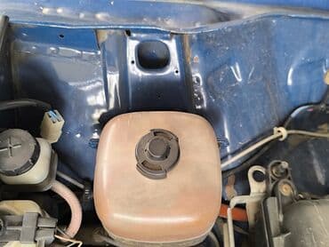 traktor yer qazan: VAZ 2107, mavi rəngli sedan Xüsusiyyətlər: - Kuzov: sedan, klassik — 7