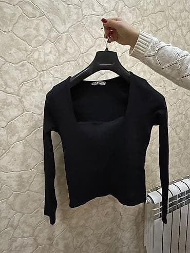 Qadın köynəyi – qara rəng, uzunqol - Model: kvadrat formalı dərin