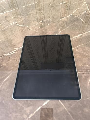 Apple iPad (USB‑C, Smart Connector-li model) - Ekran: Böyük tam ekran