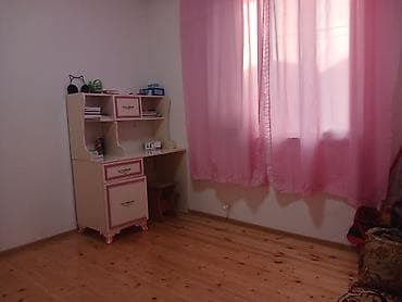 ramanida kreditle evler: TƏCİLİ SATILIR həyət evi 1ci mərtəbədə 4 yataq otağı və sanuzel. 2ci — 4