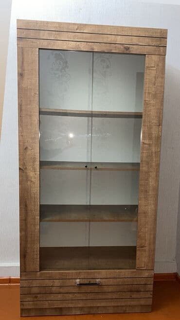 sud şağan aparat: Şüşəli dolab vitrini, İşlənmiş — 1