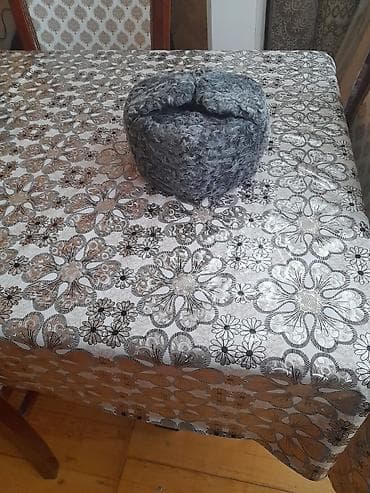 brend geyim: Kürk papaq – kişi üçün, boz rəng - Material: üst hissə sıx, qıvrım — 1