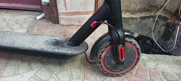 elektrik samokatlar: Elektrik skuter - Qara rəngdə, şəhər üçün komfortlu dizayn - Ön və — 2