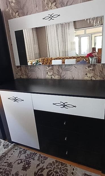 Qonaq otağı mebel dəsti Tərkibi: - İki qapılı vitrin şkaf: yuxarı — 3