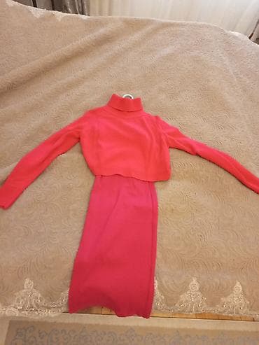 женские бюстгальтеры с плотной чашкой: Qadın geyim dəsti – tünd çəhrayı S razmer rəngdə uzun, dar kəsimli don — 1