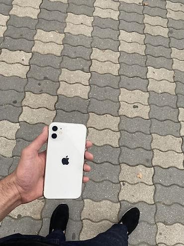 ipon: IPhone 11, 64 GB — 1