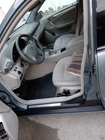 e 200: Mercedes-Benz 200: 1.8 l | 2006 il Sedan — 13
