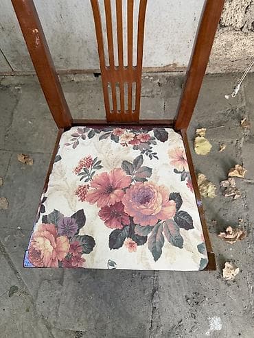 Stul yeni kimidir.Çox az istifadə edilib.Dördü də sağlamdır.Yüngül və — 2